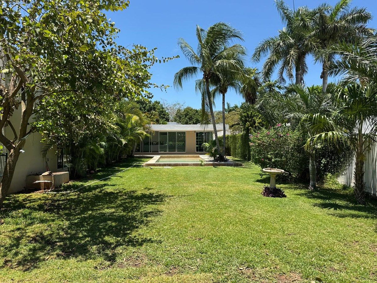 Hermosa Casa de una planta (afuera del club de Golf La Ceiba), foto 1 de 17