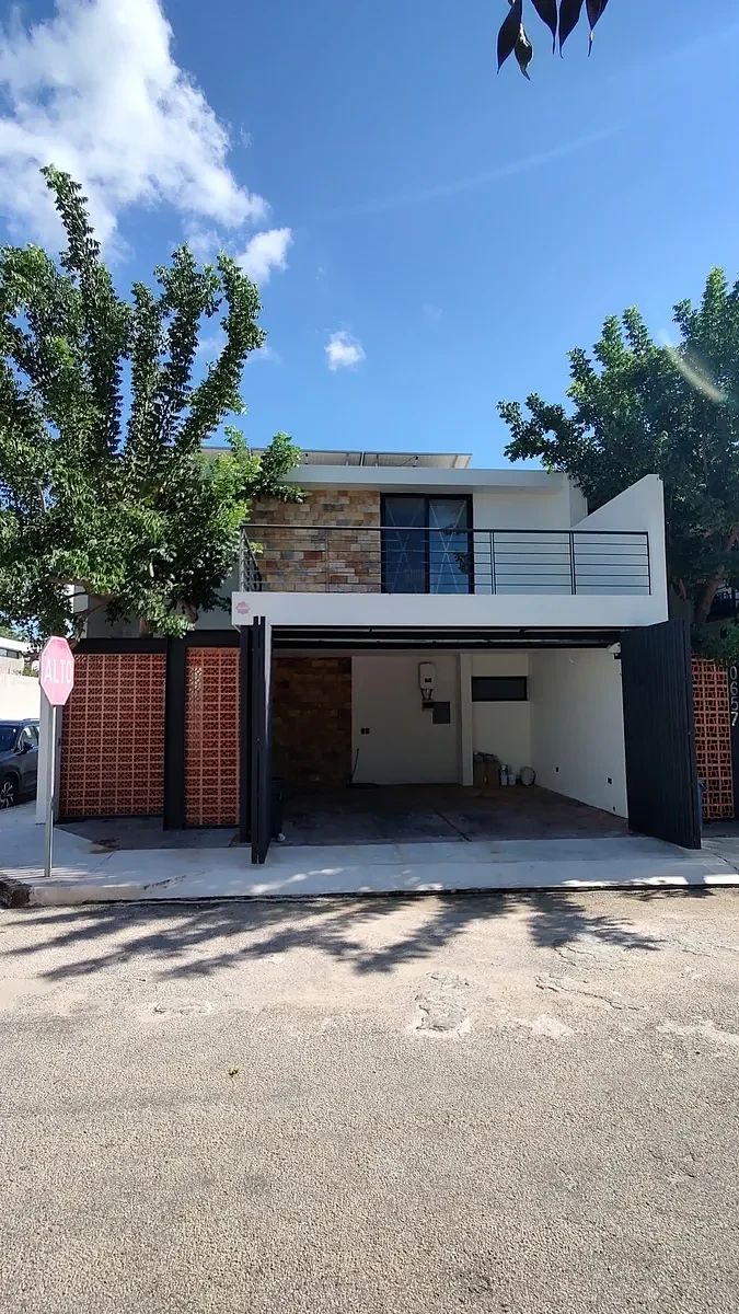 Venta Casa en esquina con paneles solares en Dzityá, photo 1 of 28