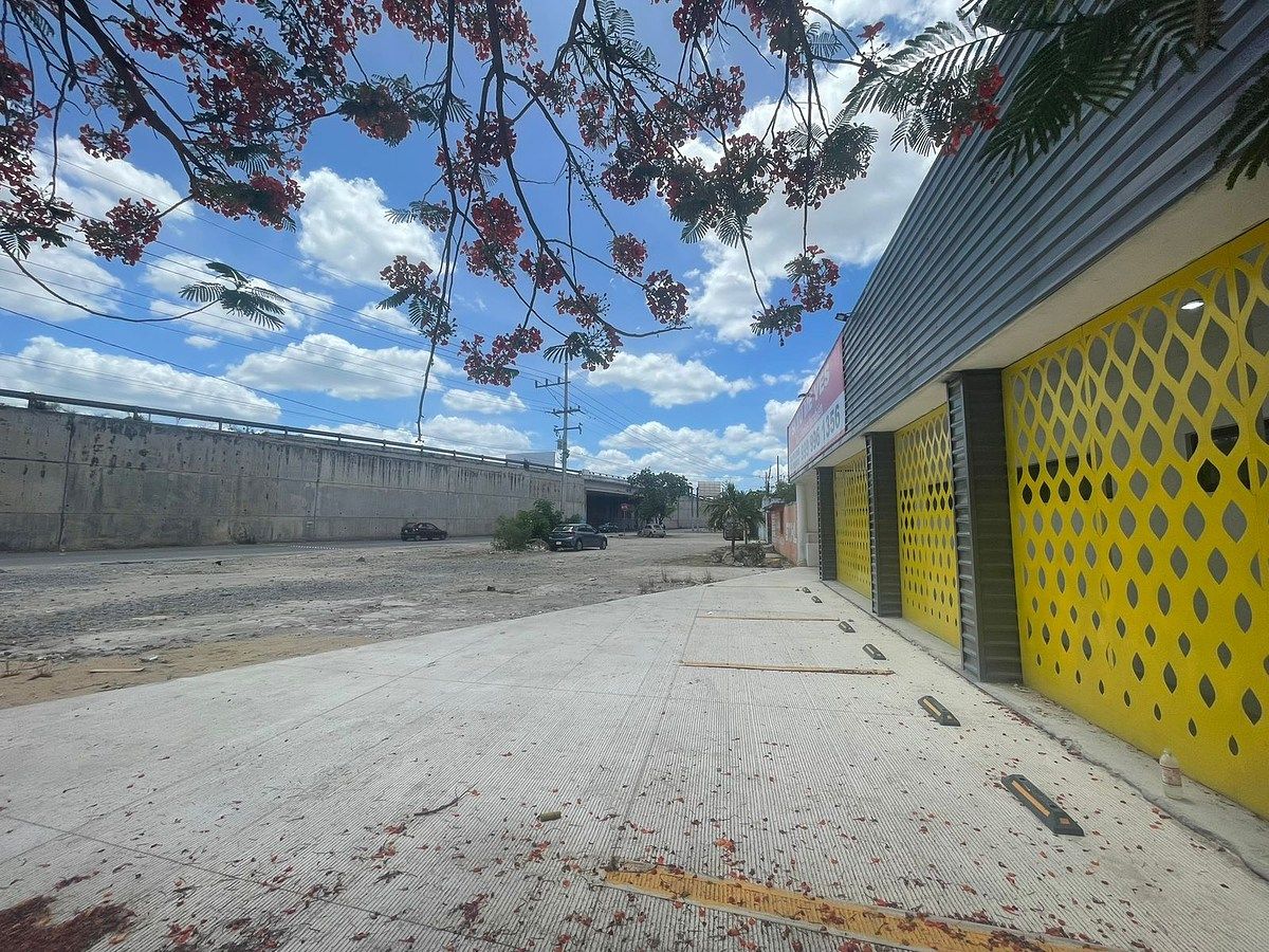 Commercial Storage Unit in Santa Rosa, Kanasín, photo 2 of 11