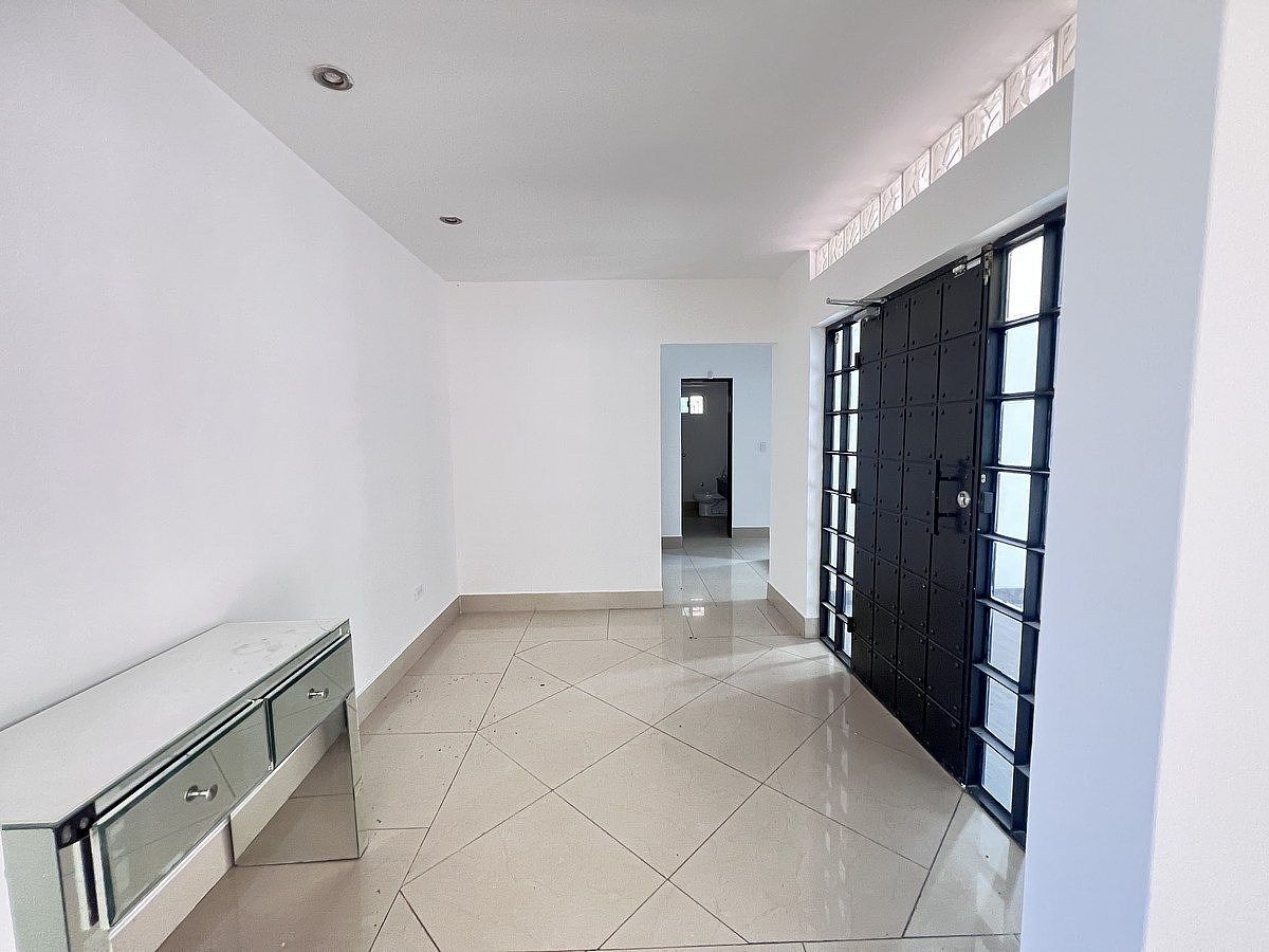 House in Residencial Cumbres 2 Sector B, Monterrey, photo 2 of 50