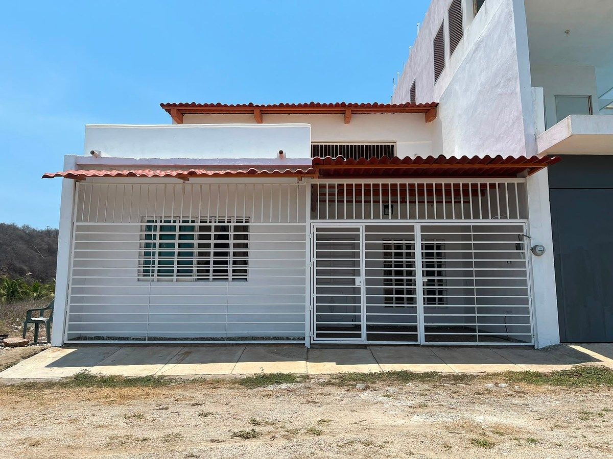 Fachada, photo 1 of 22