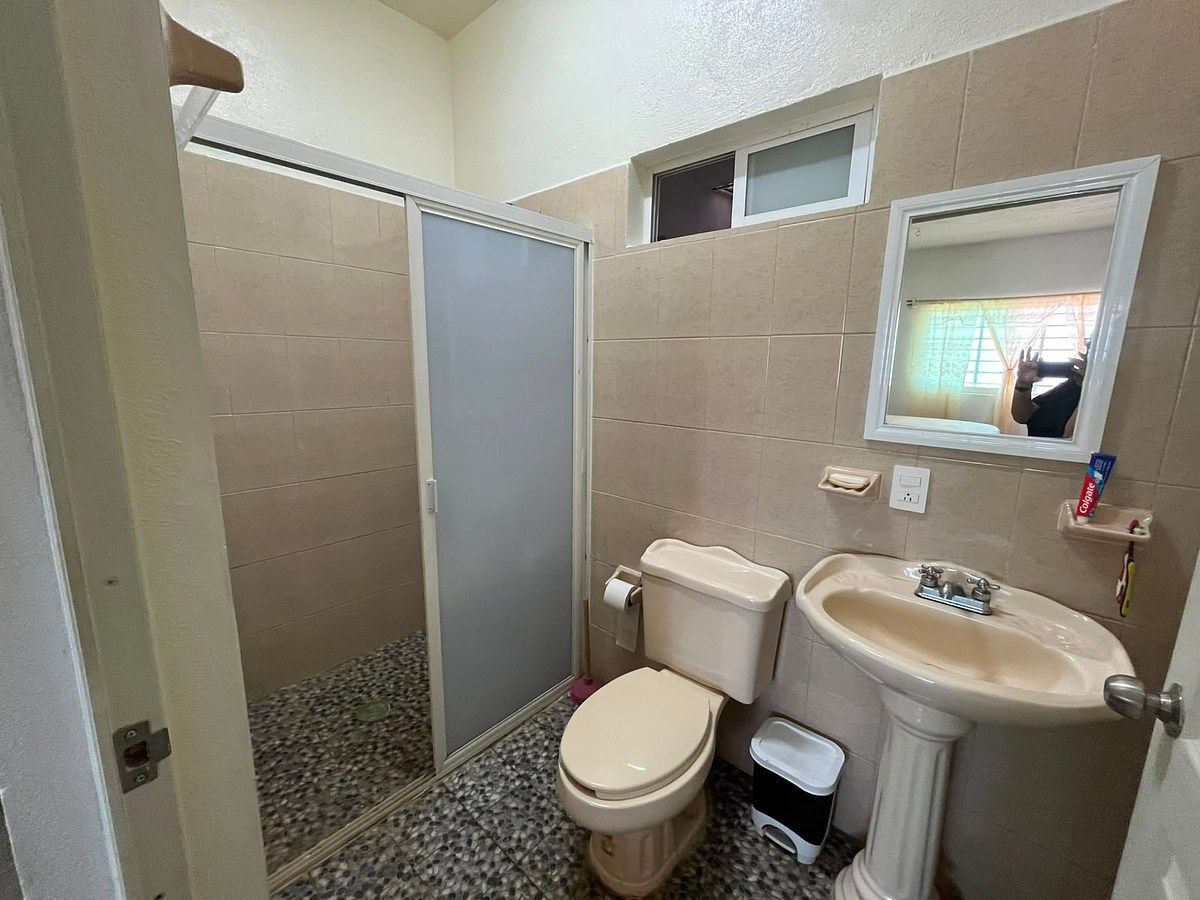 Baño, photo 8 of 22
