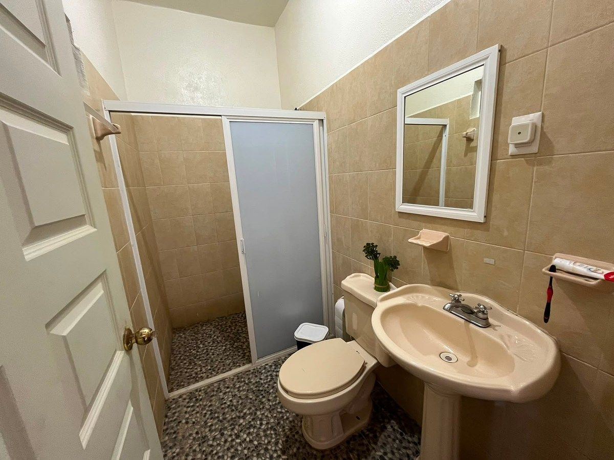 Baño, photo 7 of 22