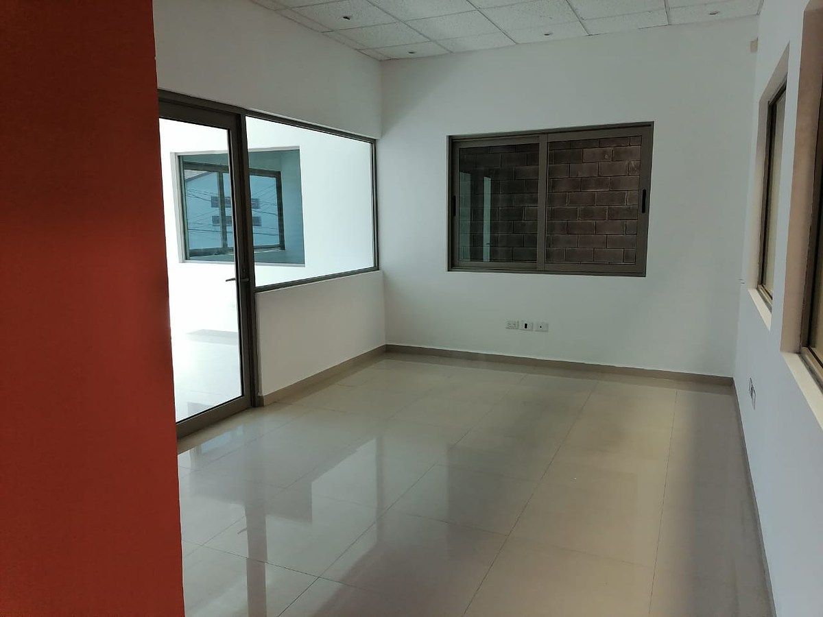 Commercial Storage Unit in Burócratas del Estado, Monterrey, photo 5 of 9