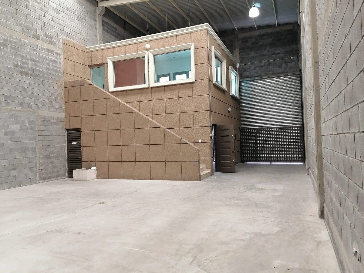 Commercial Storage Unit in Burócratas del Estado, Monterrey, photo 6 of 9