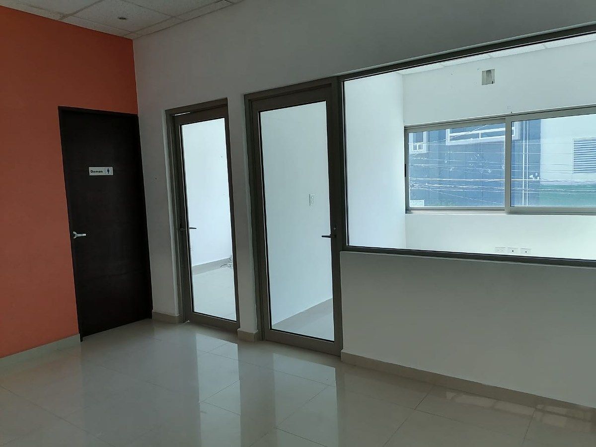 Commercial Storage Unit in Burócratas del Estado, Monterrey, photo 7 of 9
