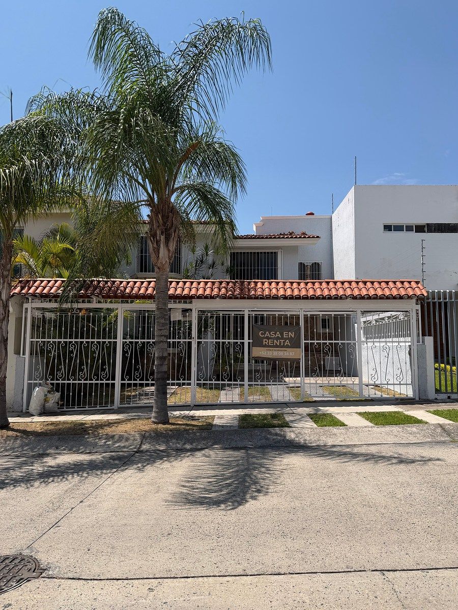 CASA EN RENTA BUGAMBILIAS, foto 1 de 27