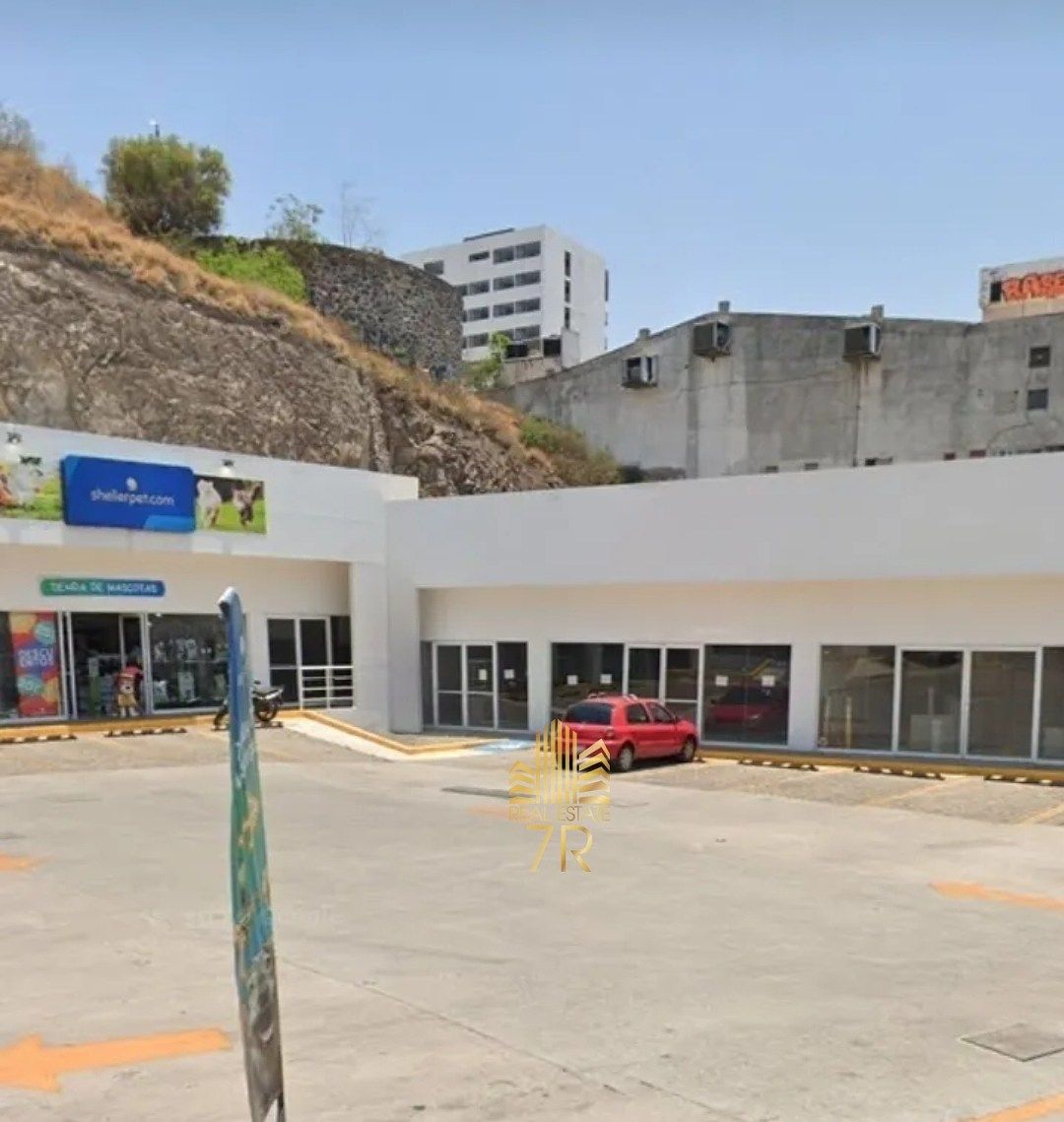 LOCAL EN RENTA FRENTE A LA UNIVERSIDAD CUAUTEMOC, photo 1 of 3