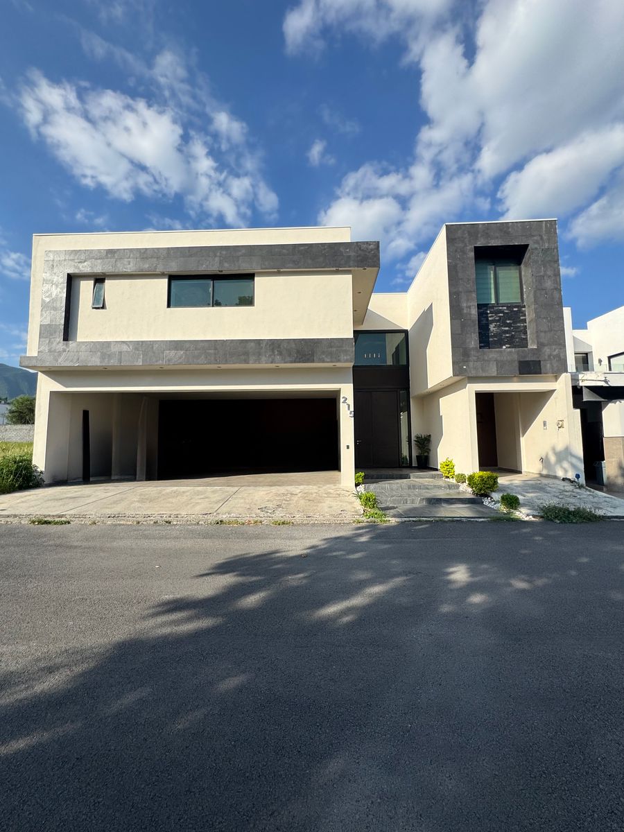 Casa em El Uro Estrada Nacional, foto 1 de 24