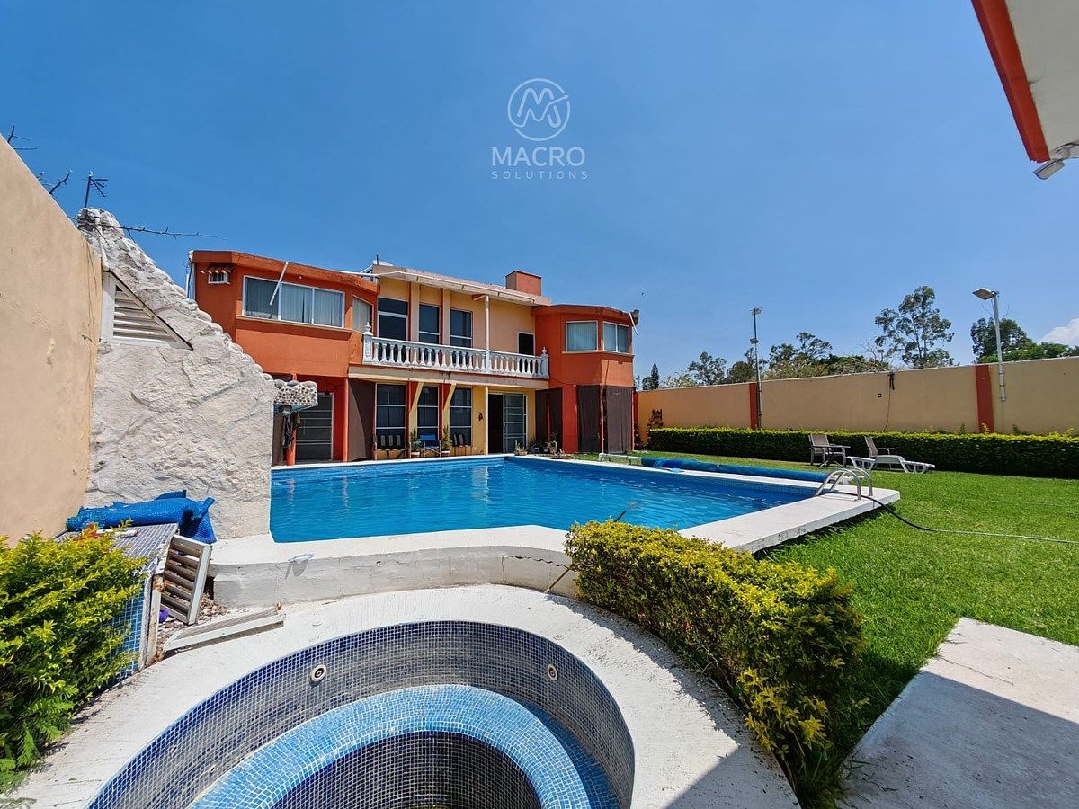HOUSE FOR SALE IN FRACC. ISLAS DE CUAUTLA WITH BUNGALOWS AND POOL, photo 1 of 23
