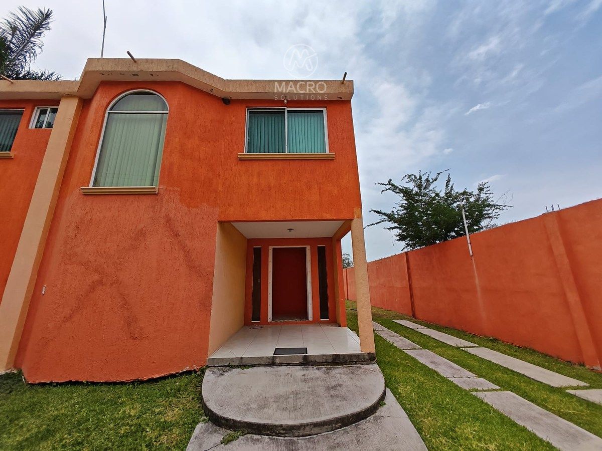 HOUSE FOR SALE IN FRACC. ISLAS DE CUAUTLA WITH POOL, photo 1 of 20