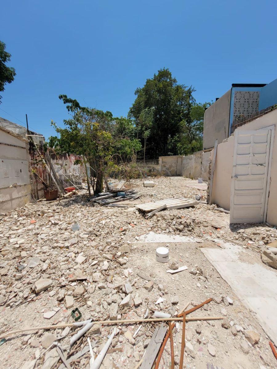 Terreno con construcción a una cuadra del Corredor Gastronómico, photo 1 of 12