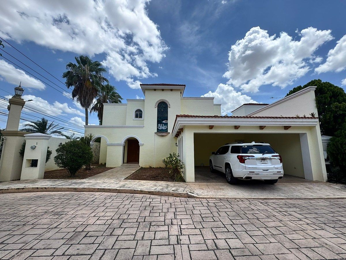 SE VENDE CASA EN PRIVADA  EN MONTEBELLO, TRES RECAMARAS CON CUARTO DE SERVICIO, foto 1 de 19