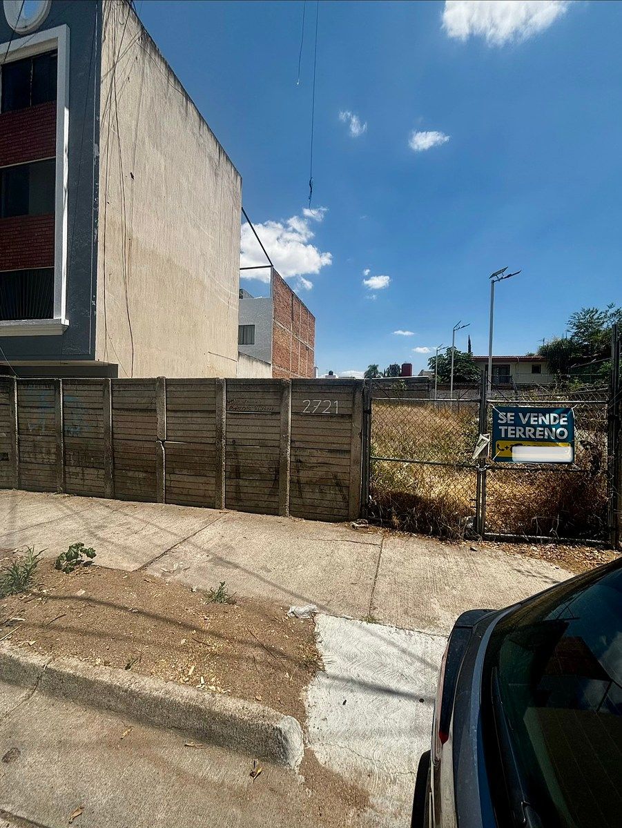 Lot in Lomas de Guevara, Guadalajara, photo 2 of 2