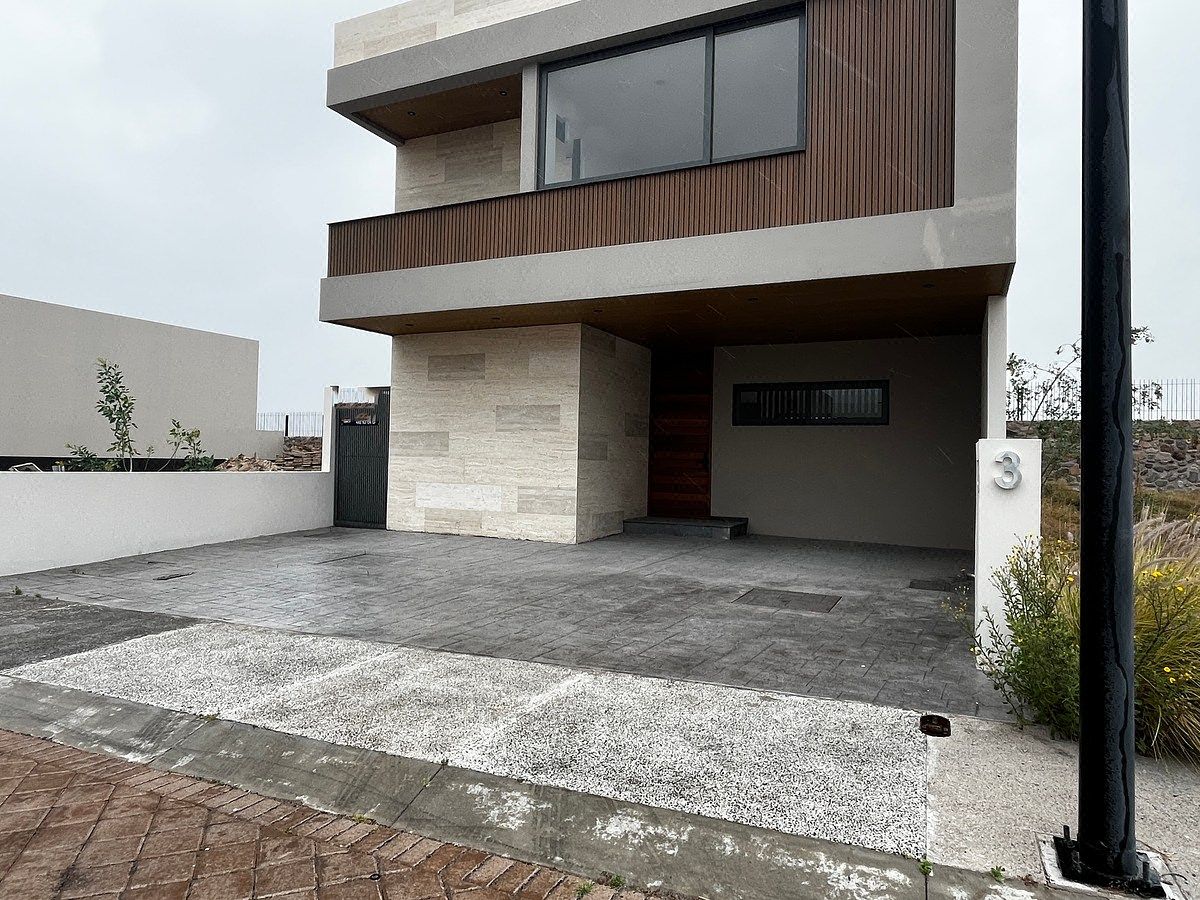 Casa en venta en fraccionamiento valles cerca de lomas del campanario norte