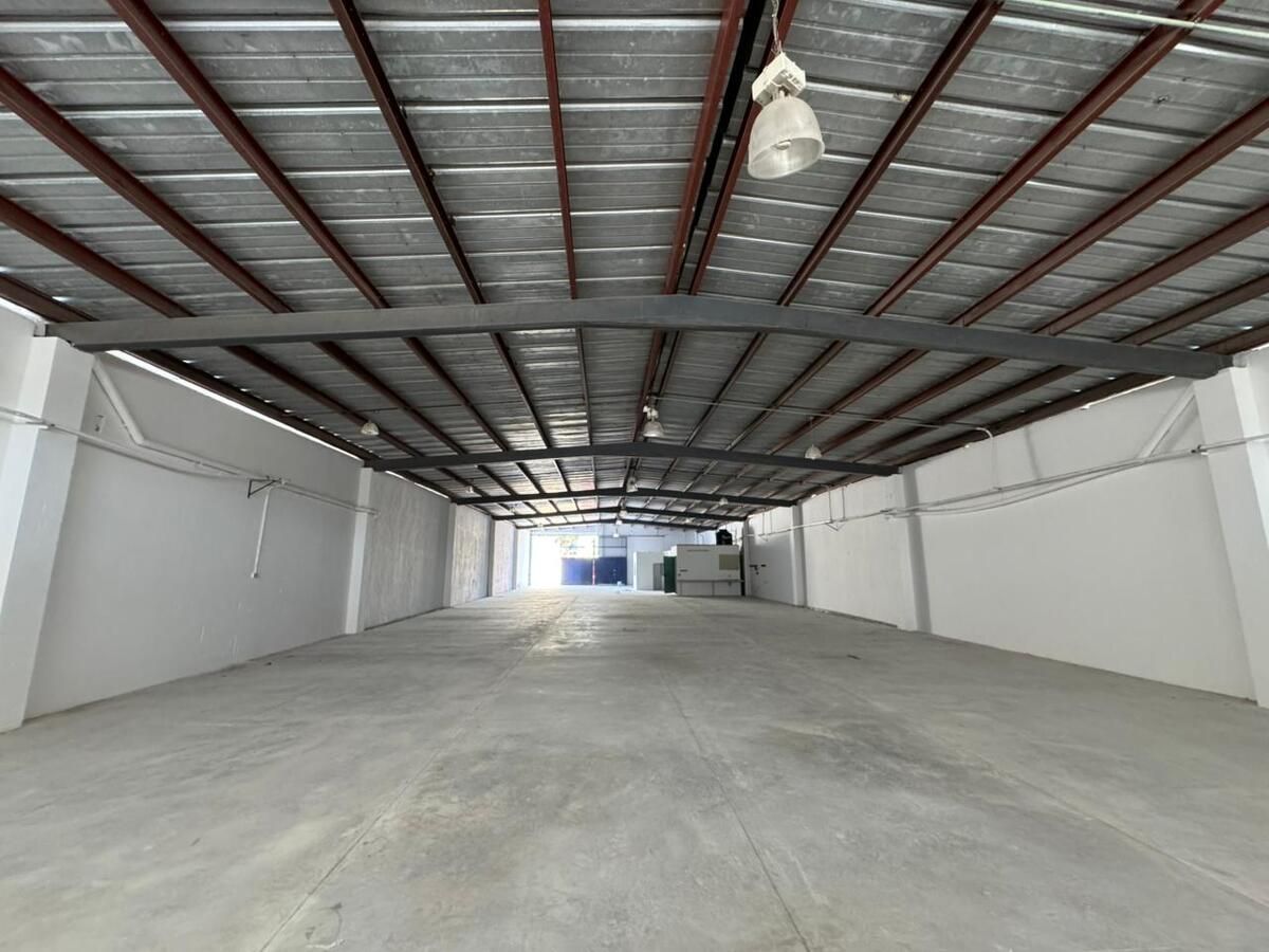 Bodega de 741 m2 en zona comercial de alto flujo - A 600 m de Macroplaza, foto 1 de 6