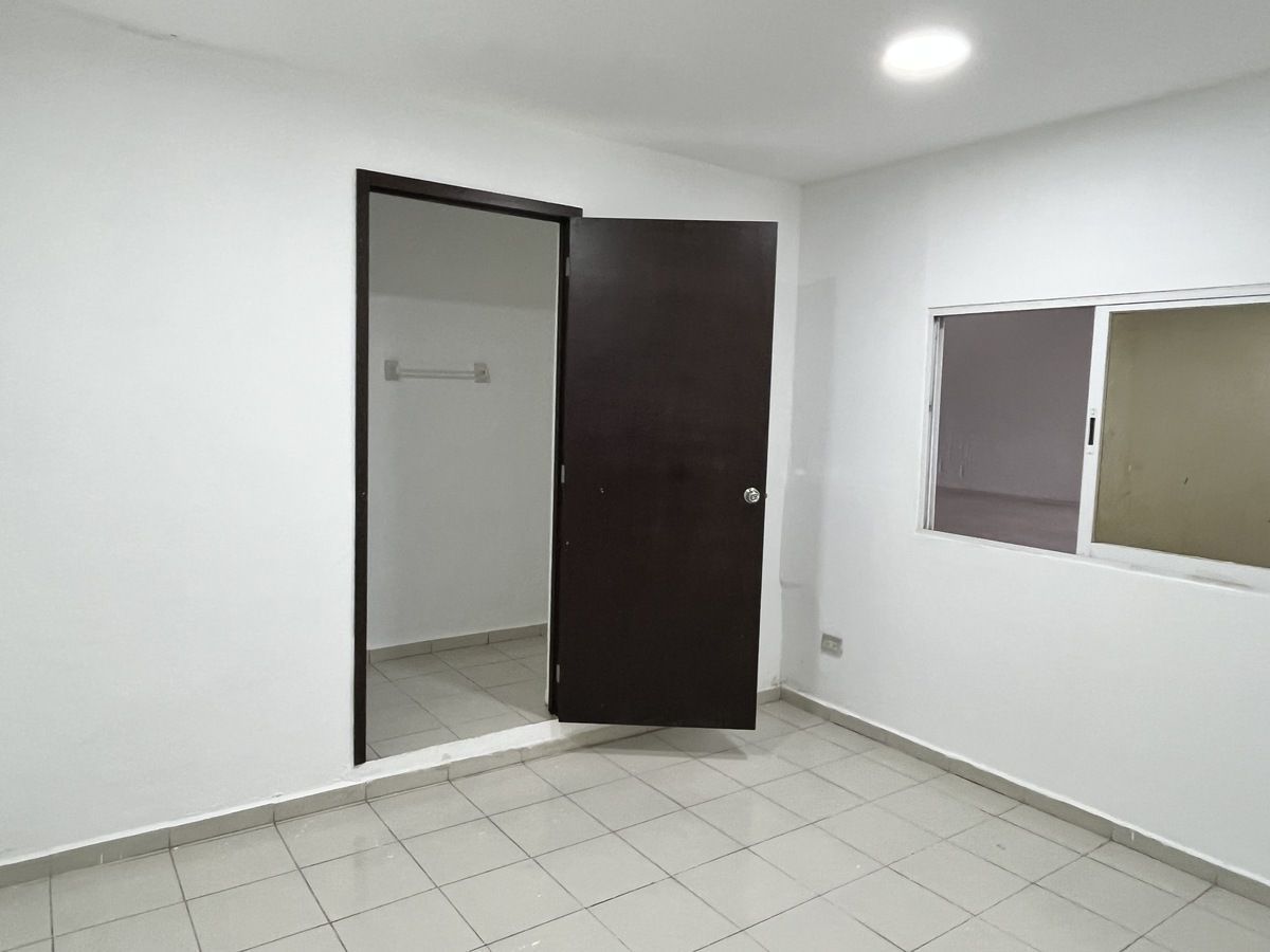 Bodega comercial en Leandro Valle, Mérida, foto 4 de 6