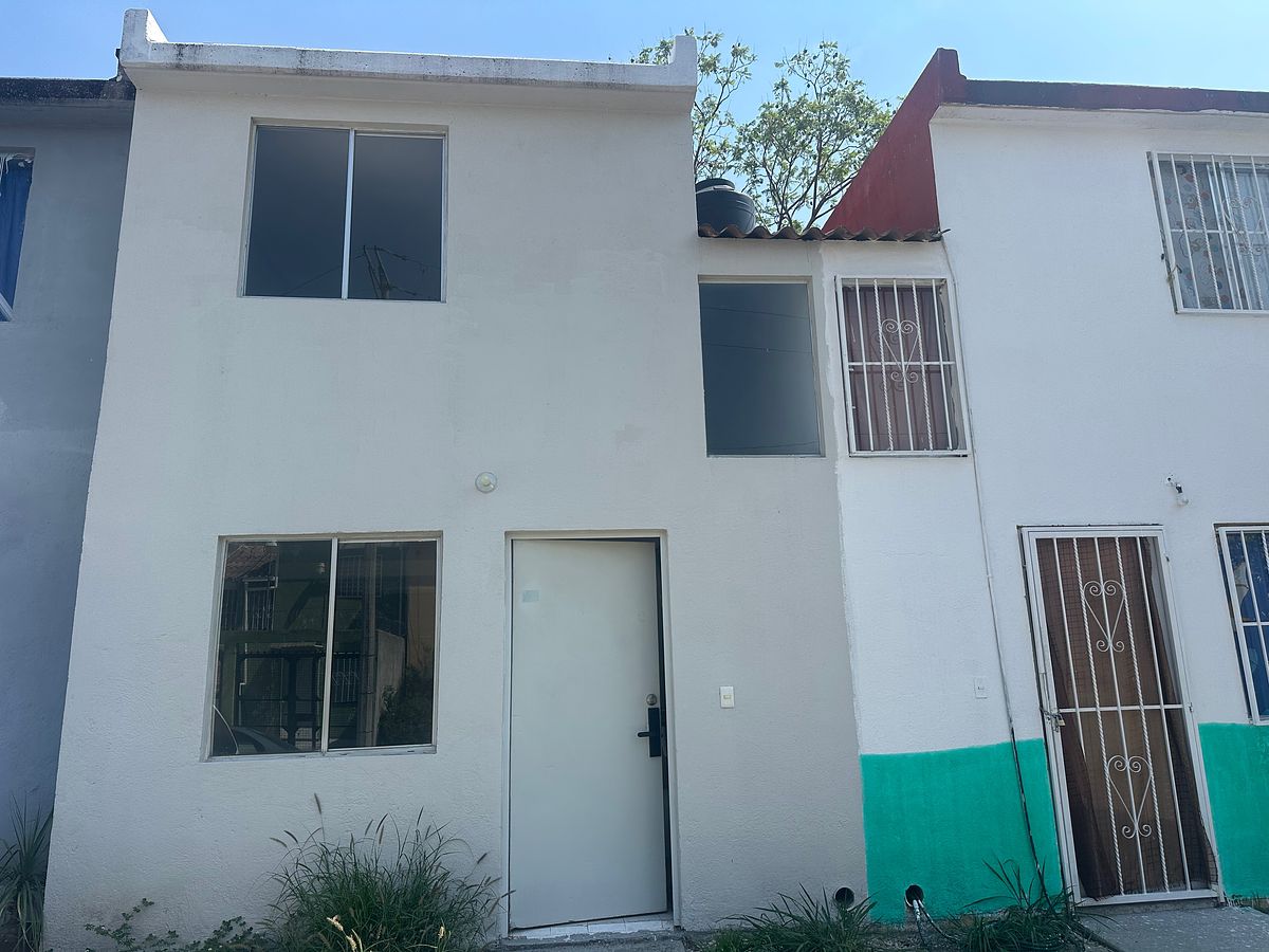 Casa con 64 m² Superficie de Terreno, 2 Recámaras en Venta en Las Llaves Ayala, foto 1 de 30