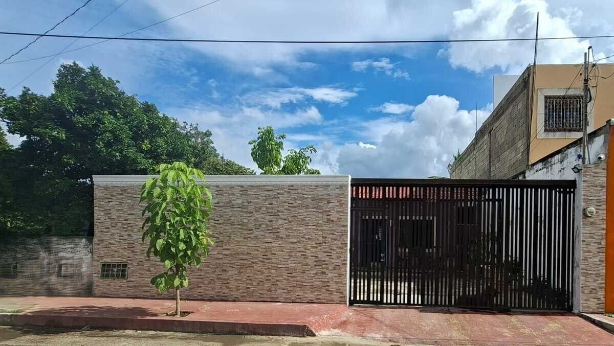 CASA  EN VENTA EN LA VICENTE SOLIS A 10 CUADRAS DEL CENTRO MERIDA, foto 1 de 22