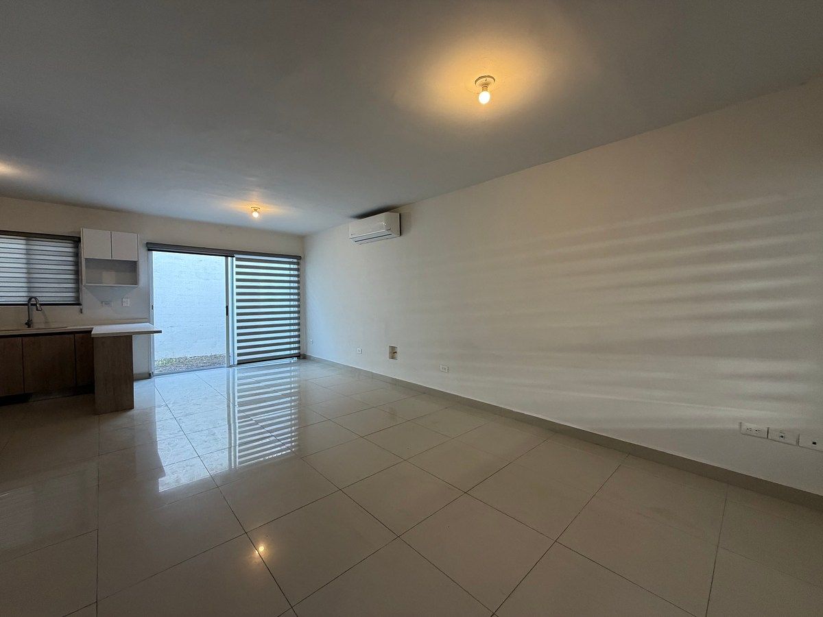 Casa en Cumbres Provenza, García, foto 2 de 18