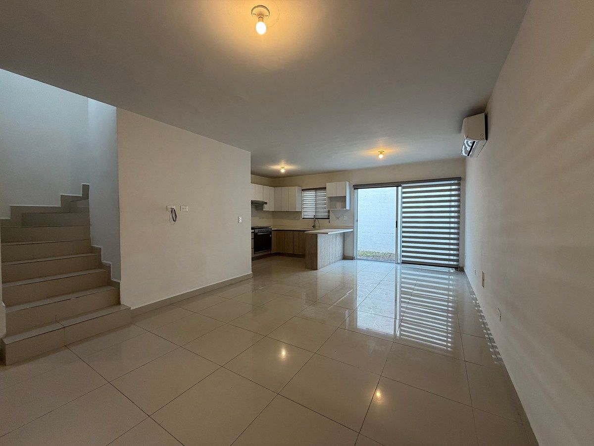 Casa en Cumbres Provenza, García, foto 3 de 18