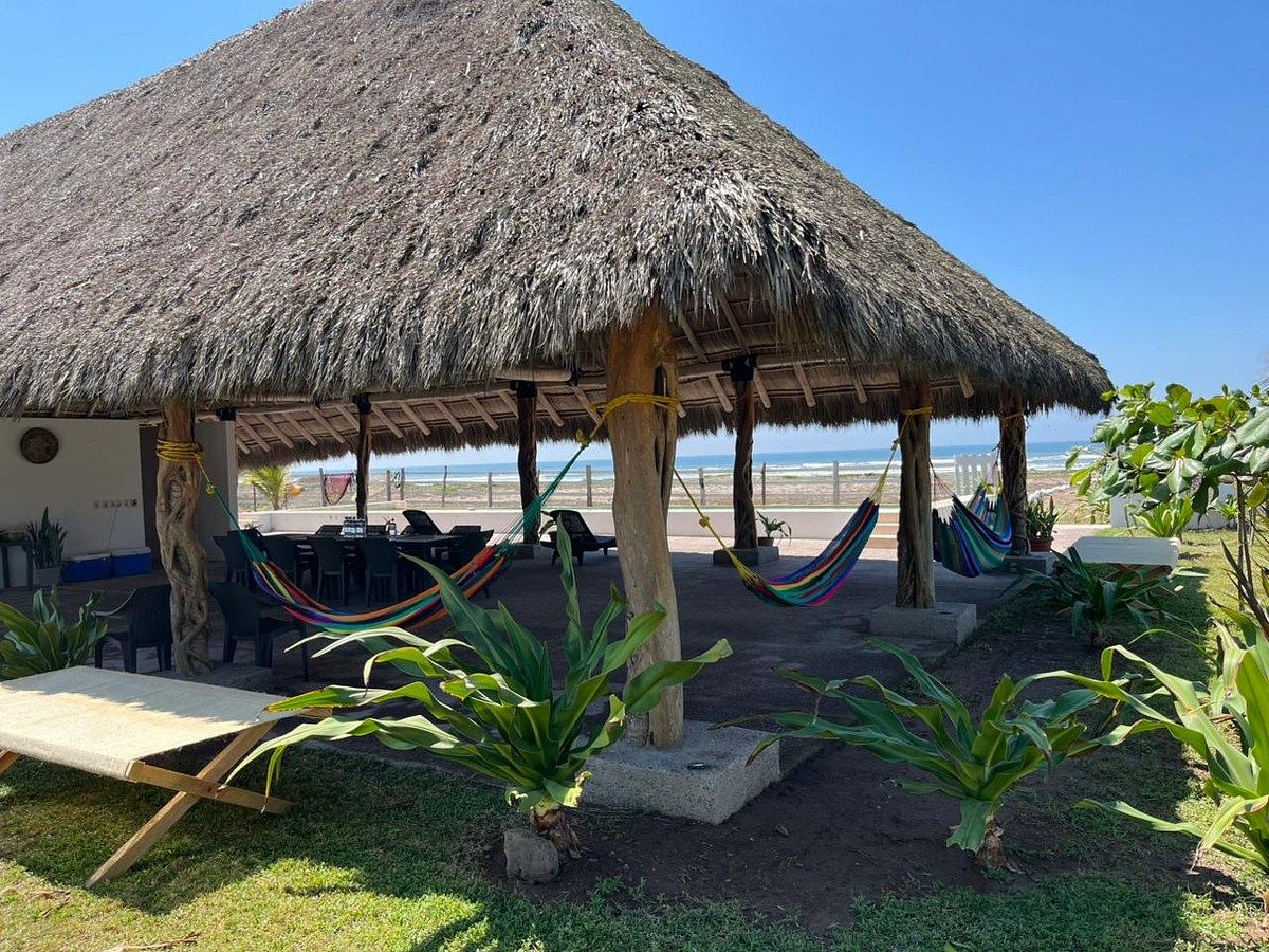 HERMOSO TERRENO EN LA PLAYA, foto 1 de 11