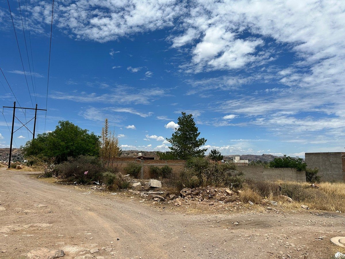 Invest today in corner land in Del Bosque neighborhood, photo 1 of 3