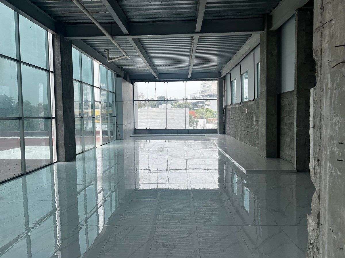 Local comercial con terraza, foto 1 de 12