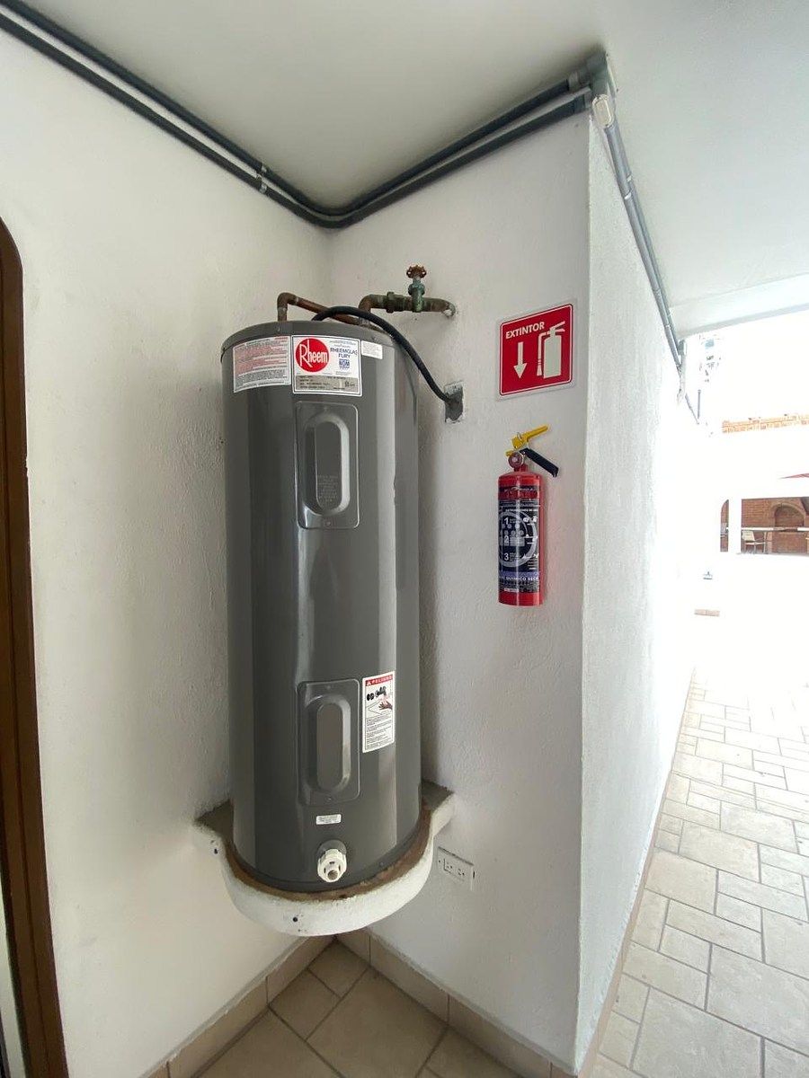 Boiler eléctrico pasillo a patio para servicio de alberca, foto 10 de 25