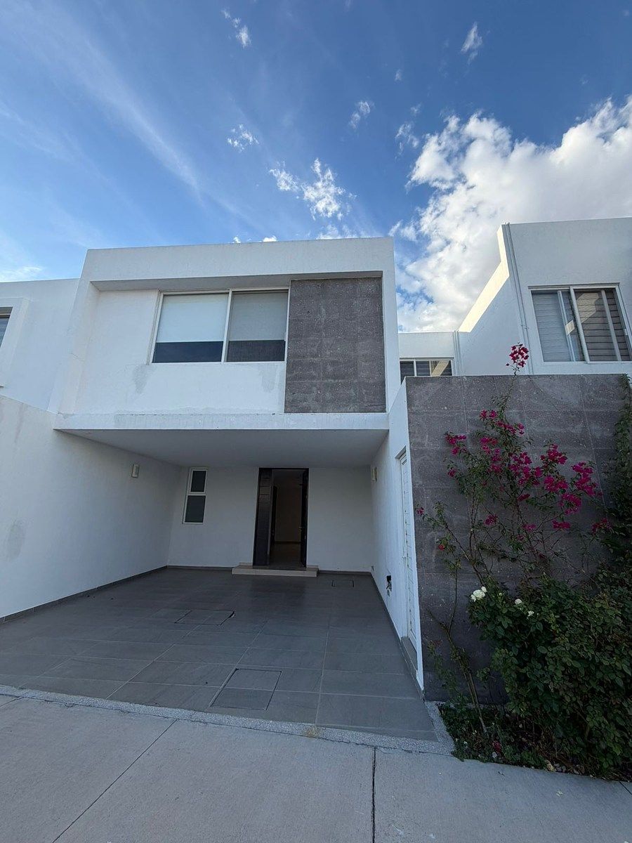 Casa en renta en Alexa, photo 1 of 17