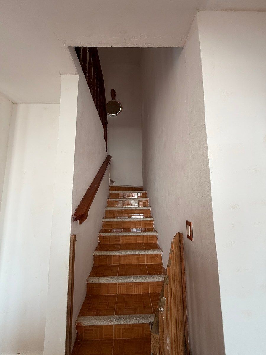 Escaleras con reja y barandal, foto 14 de 26