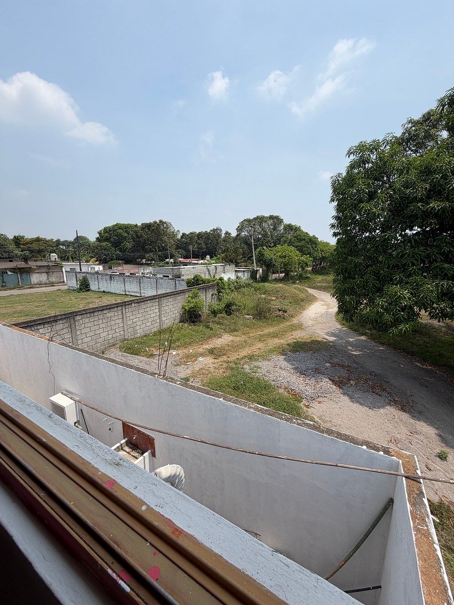 El terreno de la propiedad abarca hasta final de la pared, foto 25 de 26