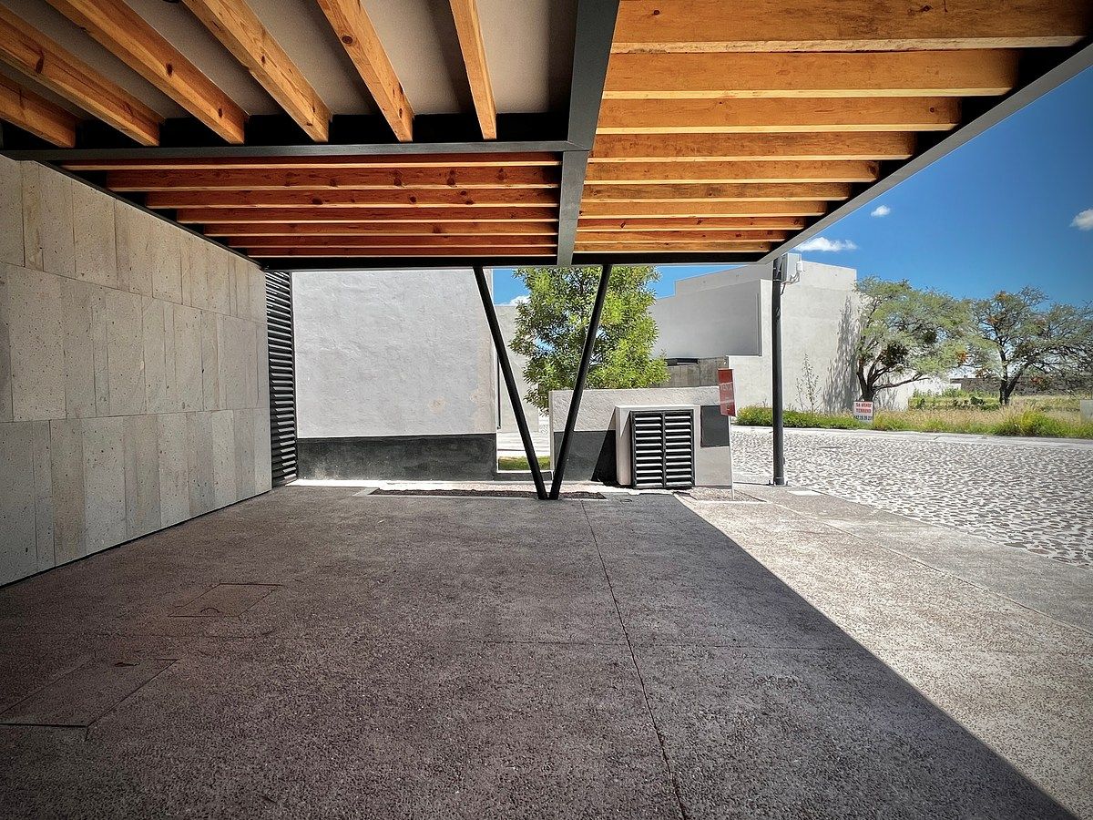 House in Gated Community in El Campanario, Querétaro, photo 2 of 42