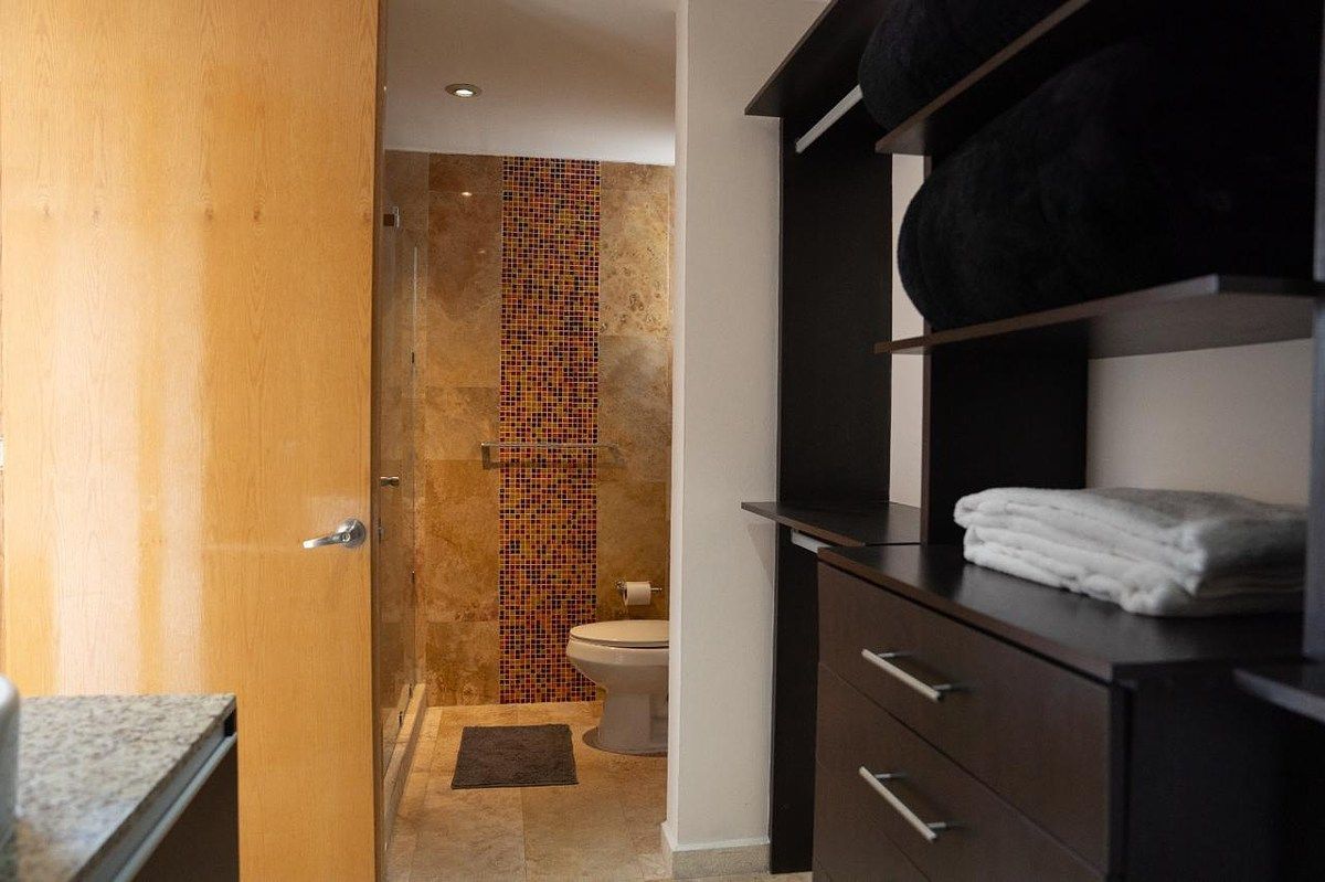 Baño de recámara principal, foto 7 de 19