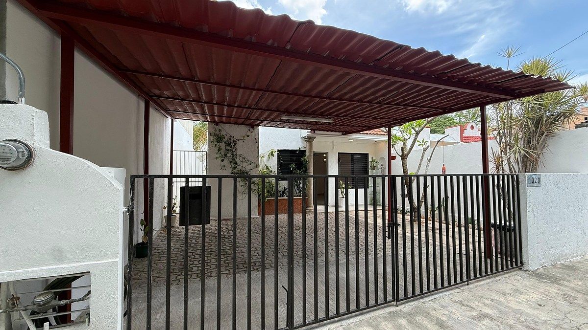 CASA REMODELADA DE UNA PLANTA, foto 1 de 14
