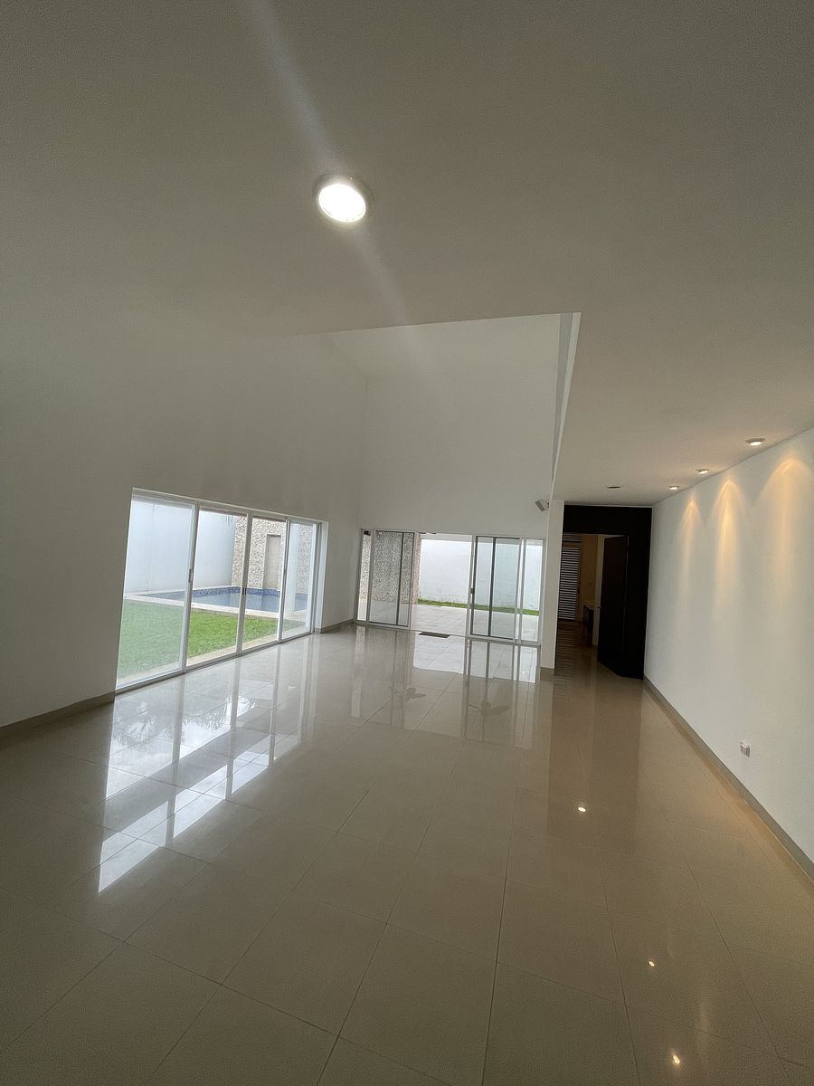 Casa en venta en Montebello, foto 1 de 25