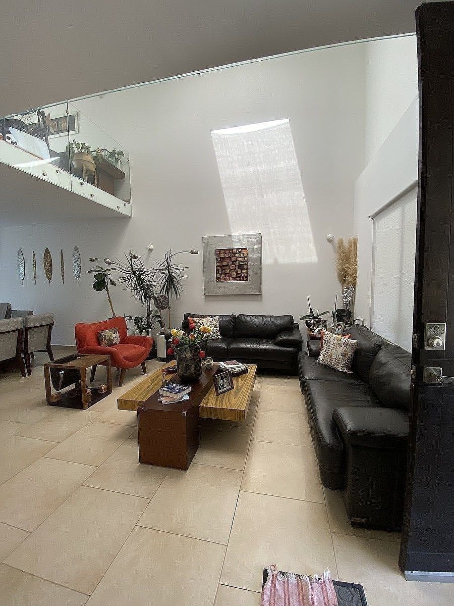Casa en Venta 3 recs. 2.5 baños, Sala TV, Estudio,  Cto. de Serv. Amenidades, foto 1 de 32