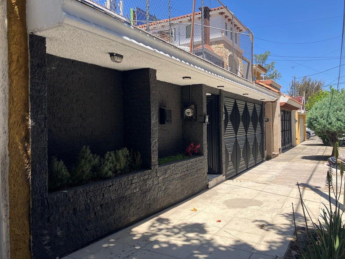 CASA EN VENTA  EN JARDINES VALLARTA, foto 1 de 15