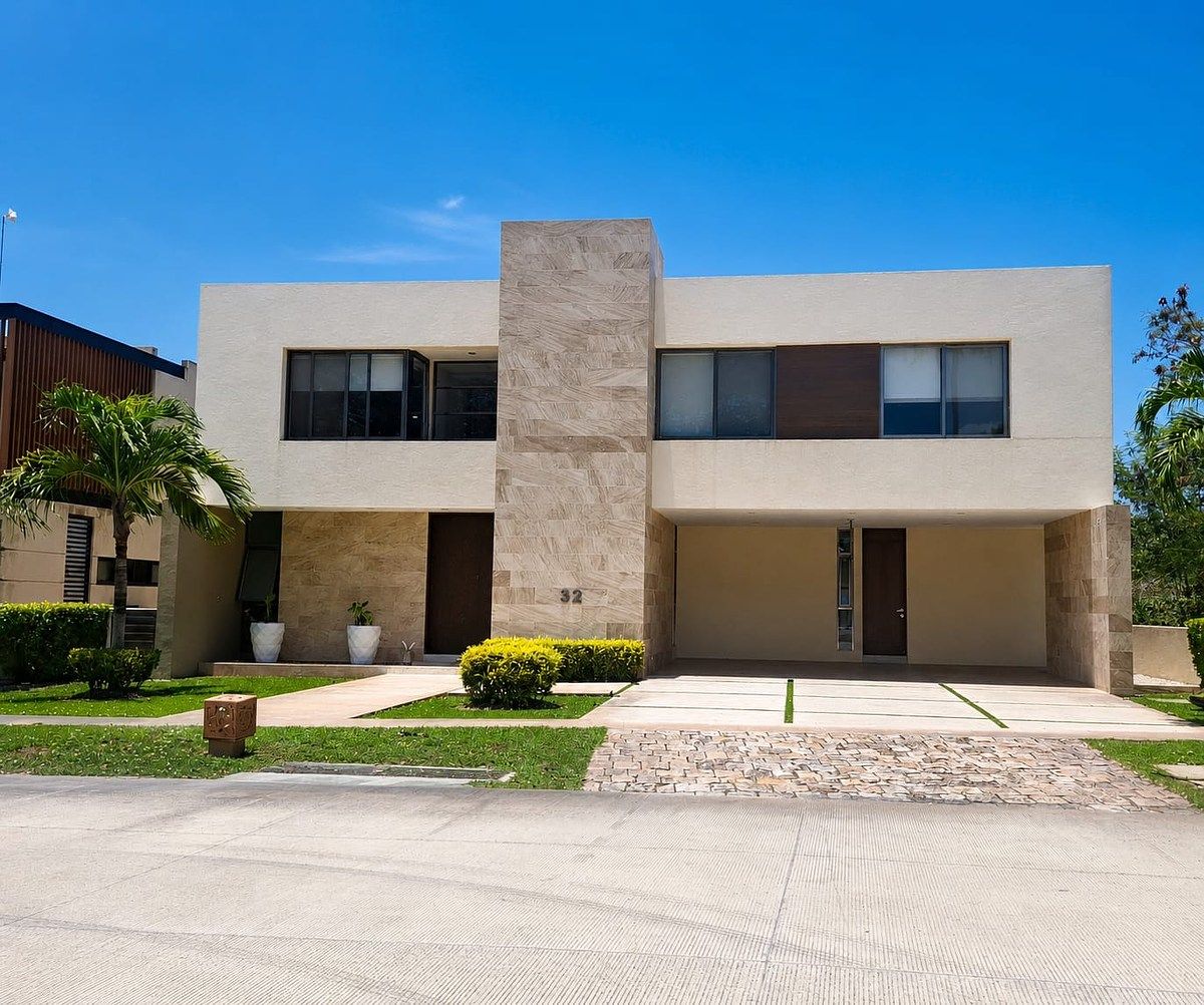 RESIDENCE FOR SALE IN YUCATAN COUNTRY CLUB, photo 1 of 17