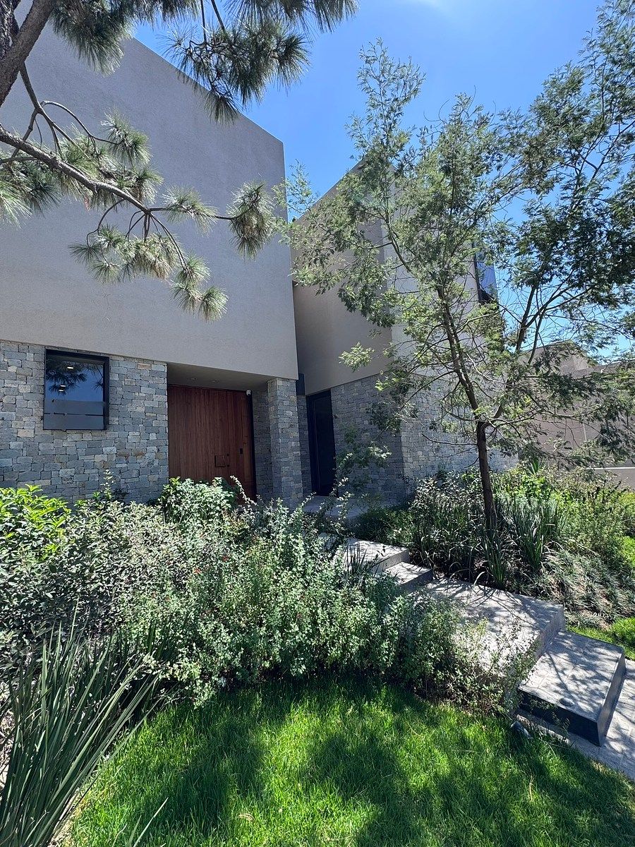 Aqueduct hills, photo 1 of 48