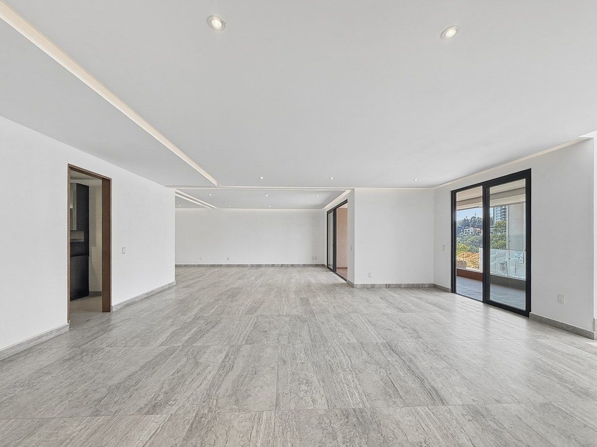 RESIDENCIA DE LUJO EN BOSQUE REAL, foto 1 de 9