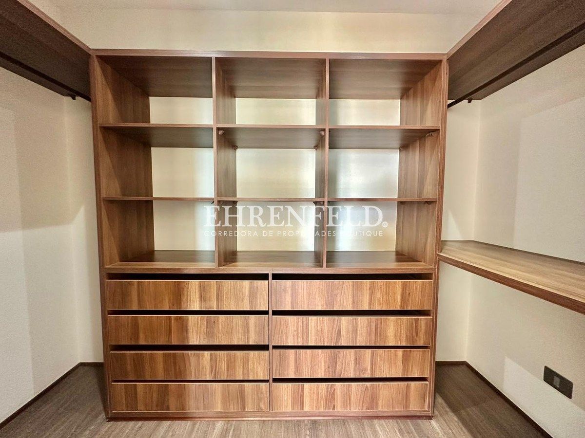 Walk in closet., foto 26 de 31