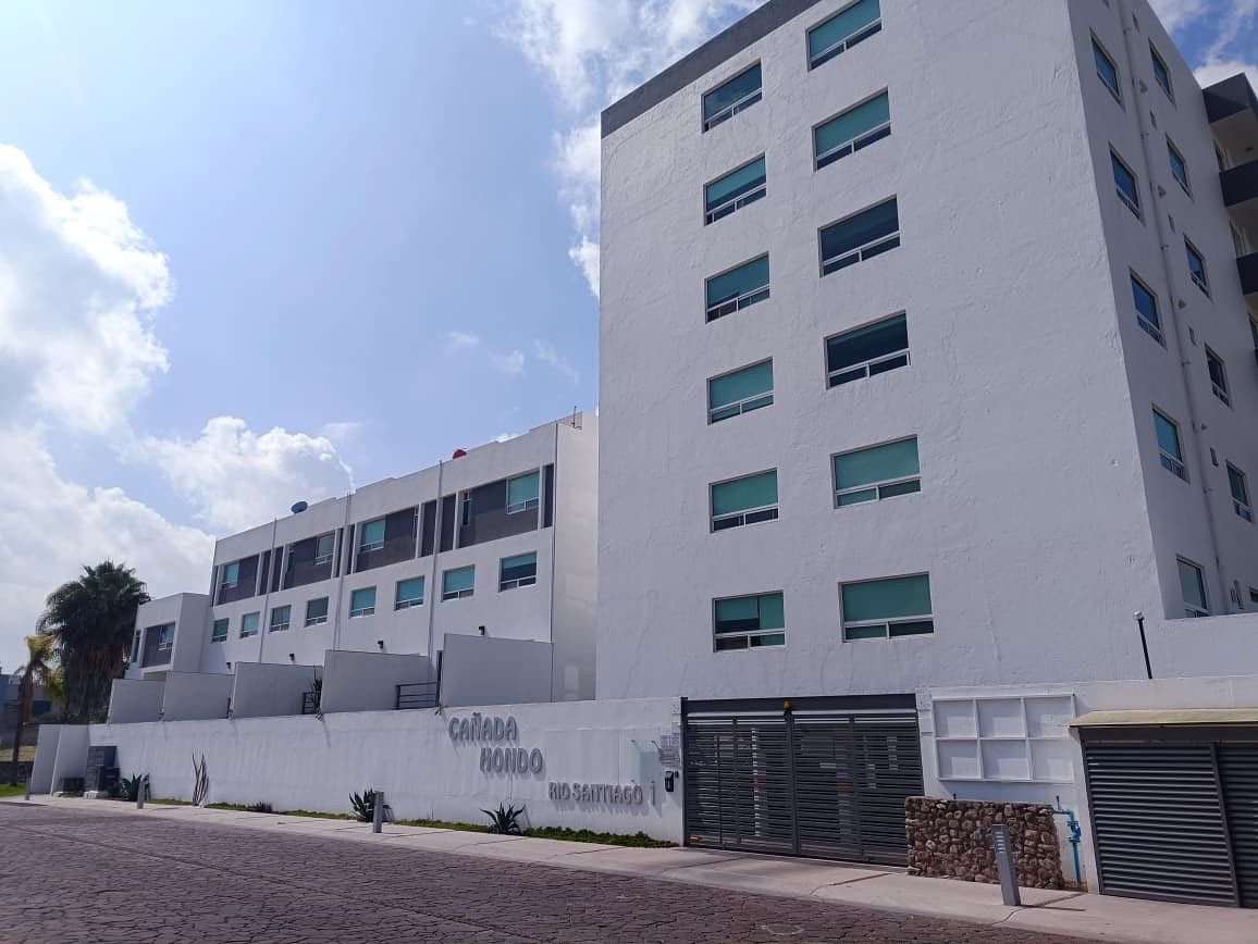 CASA TIPO DÚPLEX EN VENTA/RENTA EN CAÑADAS DEL LAGO, CORREGIDORA, QRO. - D.E.-, foto 1 de 25