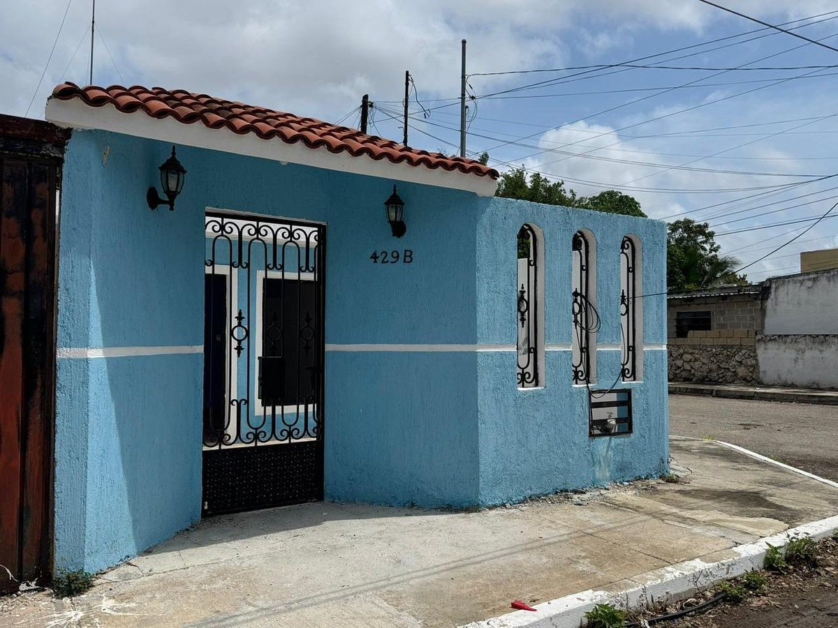 CASA EN VENTA EN ESQUINA EN COL. SANTA ROSA (CENTRO), foto 1 de 13