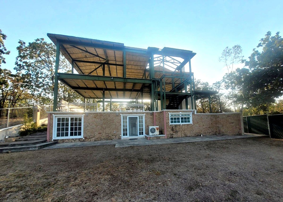 CASA DE CAMPO EN VENTA DENTRO DEL BOSQUE DE LA PRIMAVERA, foto 1 de 31