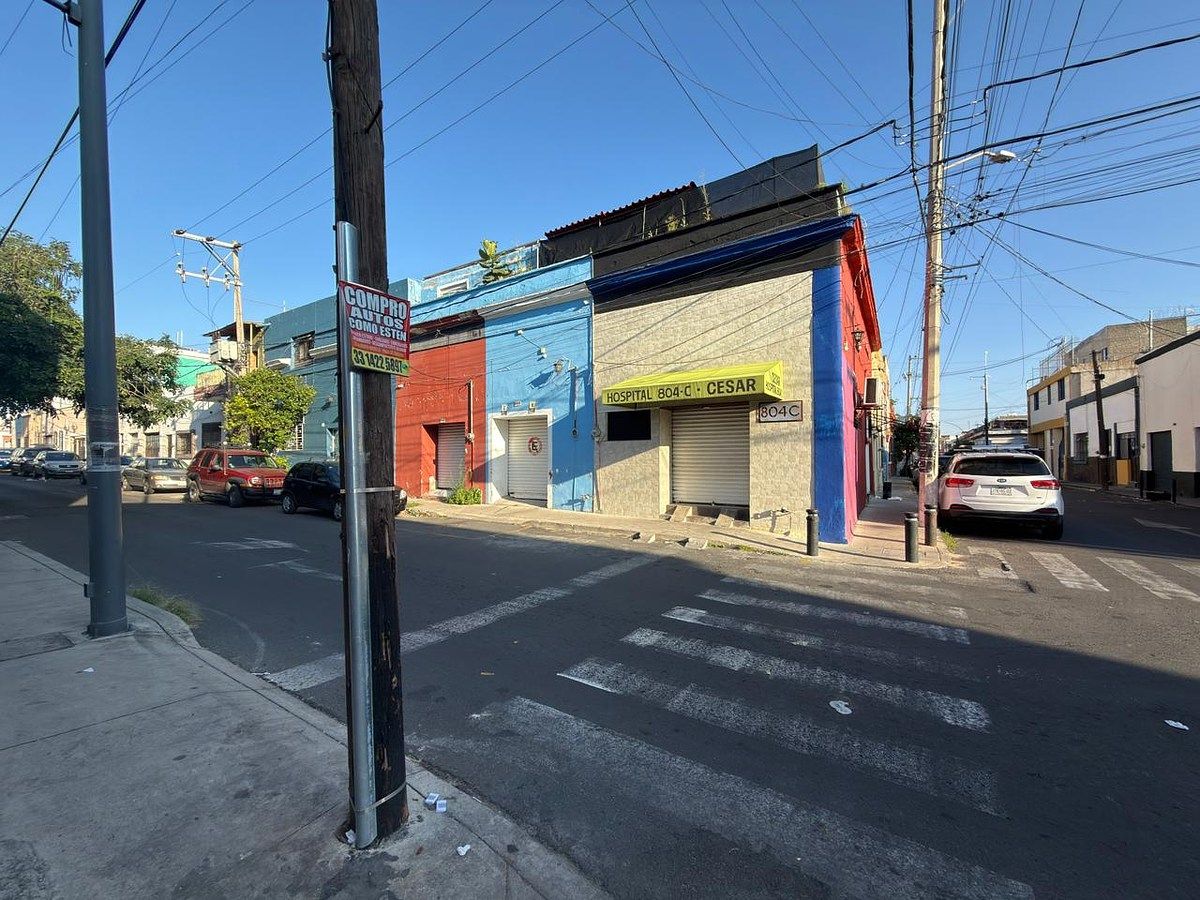 5 locales en esquina, foto 1 de 18
