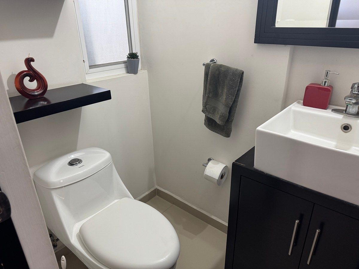 Medio Baño, photo 15 of 36