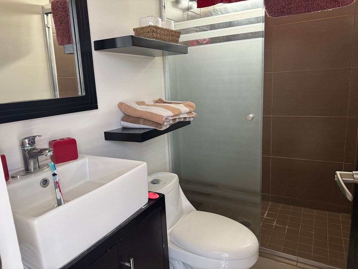 Baño Completo Recámara Principal, photo 21 of 36