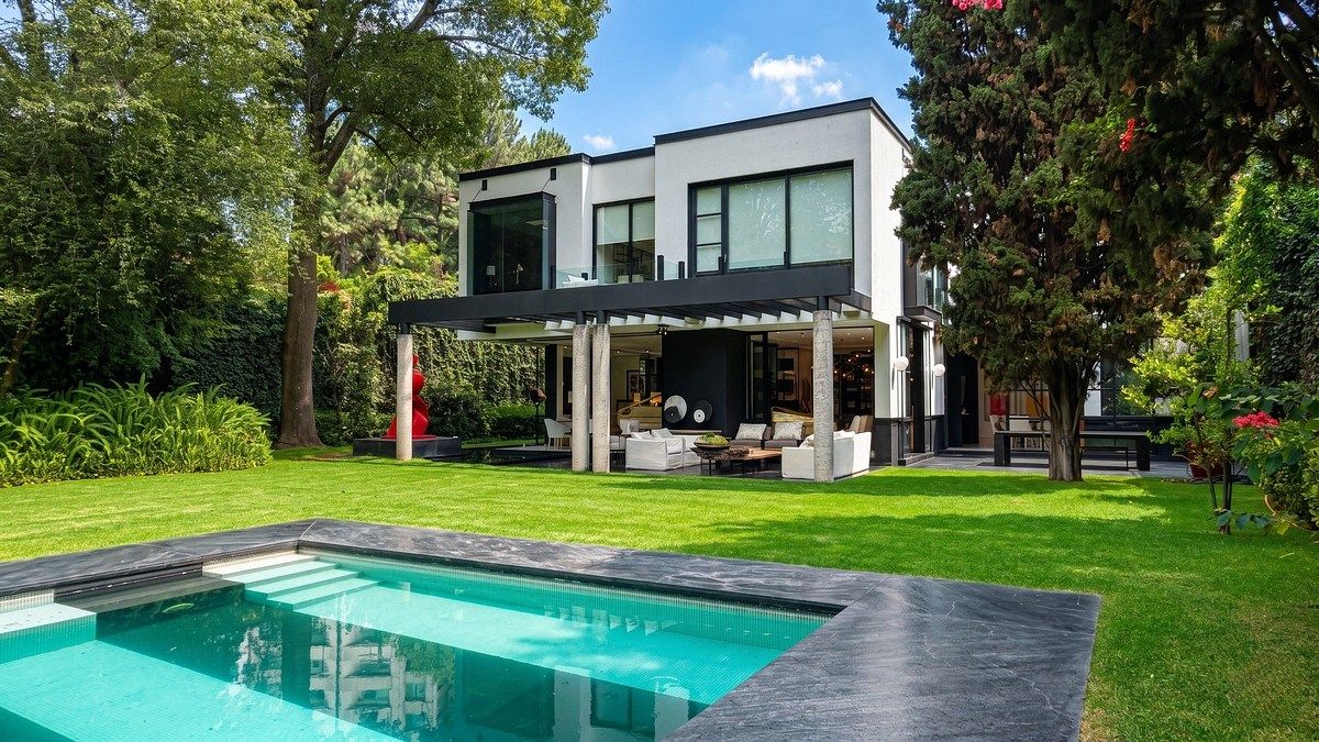 Casa de diseño en venta en Lomas de Chapultepec, 4 recámaras y alberca - foto 2
