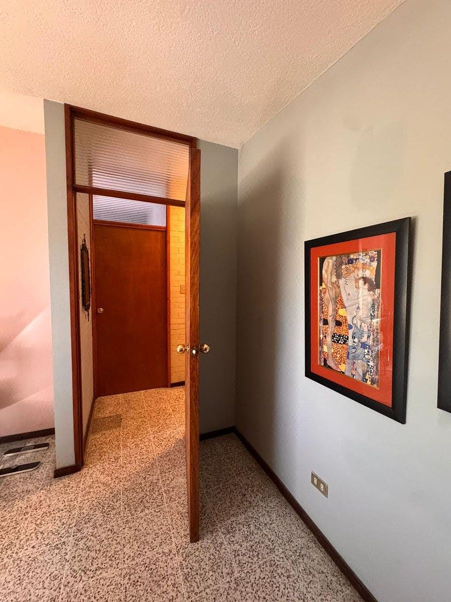 Oficina en VENTA en zona 10 - Miniatura 2